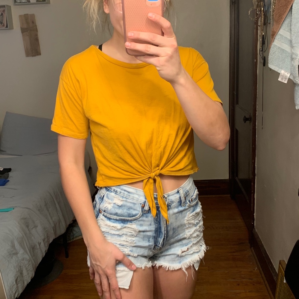 Charlotte Russe cropped tie T